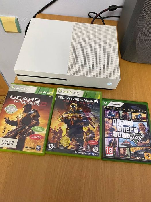 XBOX ONE S в отличном состояний
