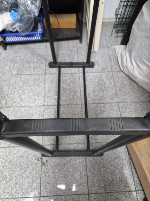 Stander/Stender haine, de plastic