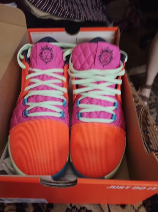 Nike LeBron witness VIII fucsia