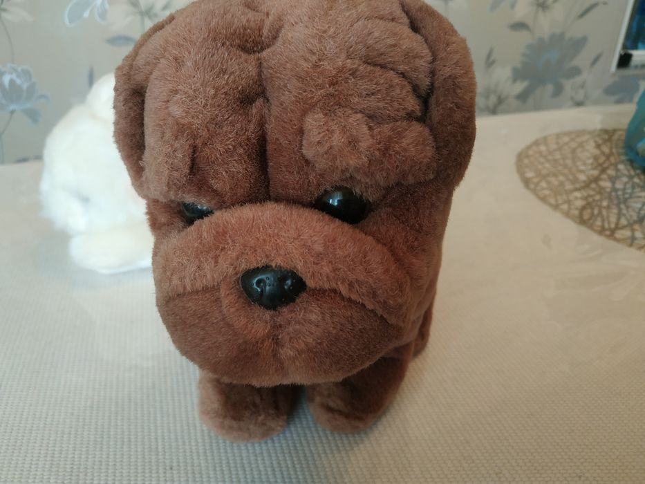 Продаю мягкую игрушку собачка пародия шарпей.