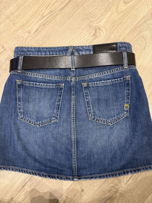 Продавач дънкова пола в комплект с колан Pinko размер 40