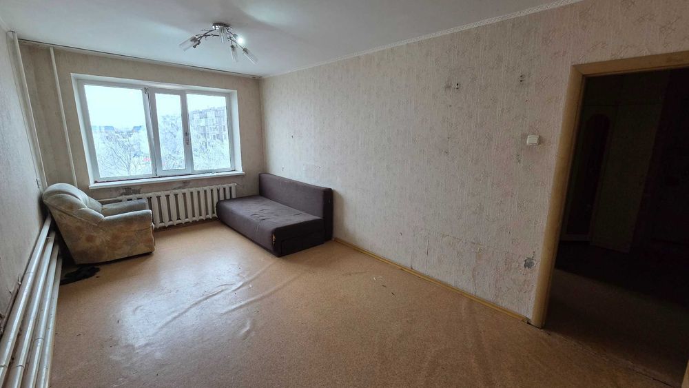 Продам квартиру на 8-м микрорайоне