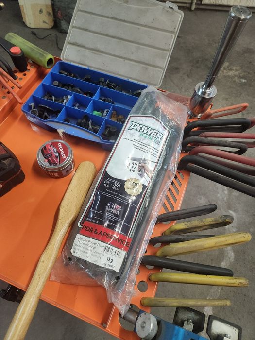 Мобилна пдр маса за инструмевти ш консумативи