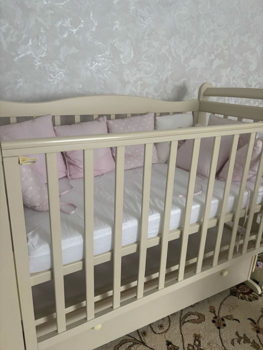 Продам кроватку качалку