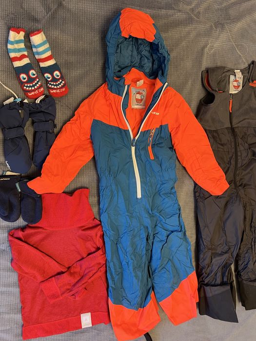 Haine schi: combinezon, salopete ajustabile, manusi, stratul 1 , 2,3