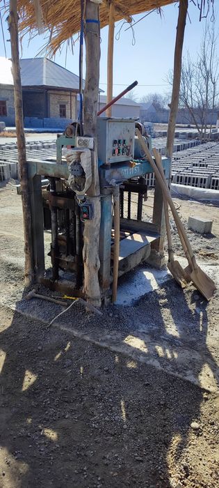 Шлакабулок апарати сотилади