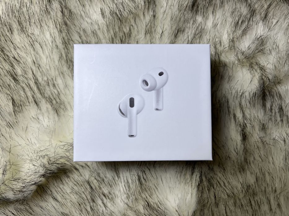 Casti Apple AirPods Pro 3 - ca noi