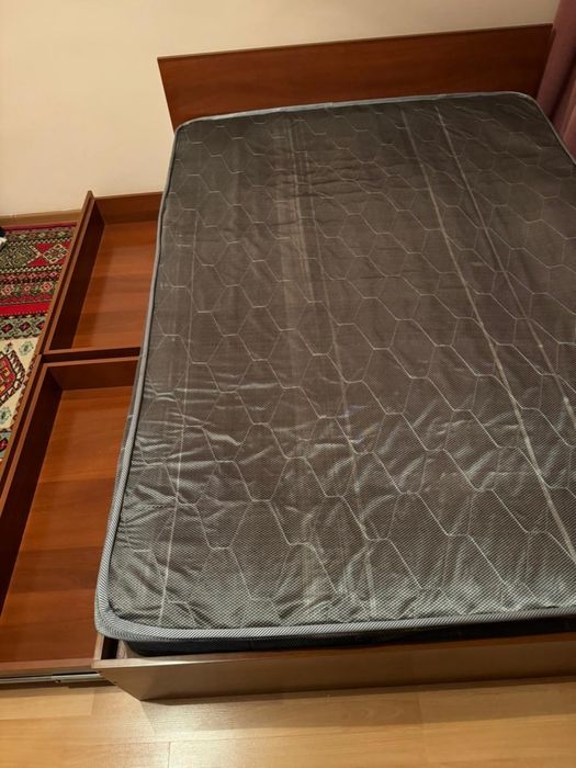 Двух спальная кровать