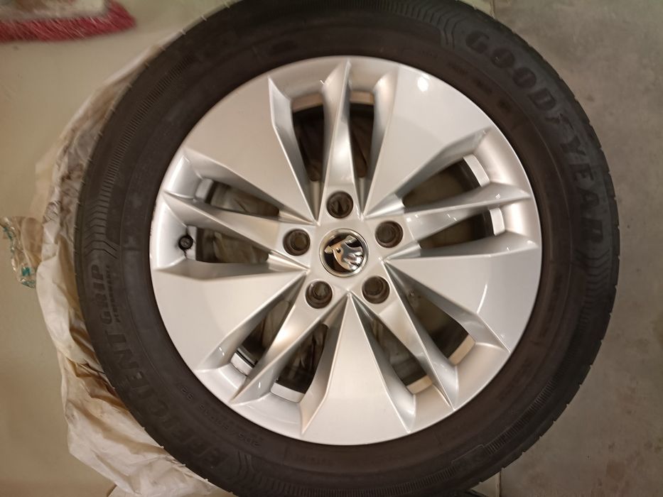 Алуминиеви джанти и летни гуми Skoda Octavia IV, Alasia16 "