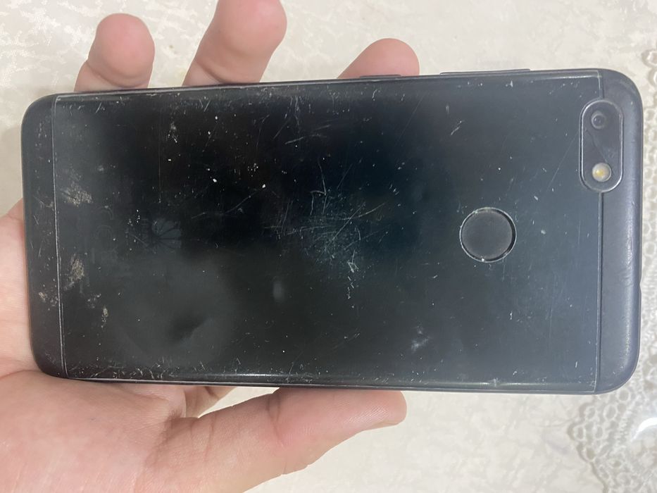 Продаю не рабочый телефоный