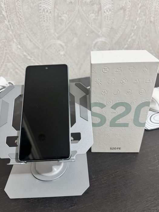 Продам самсунг S20 FE