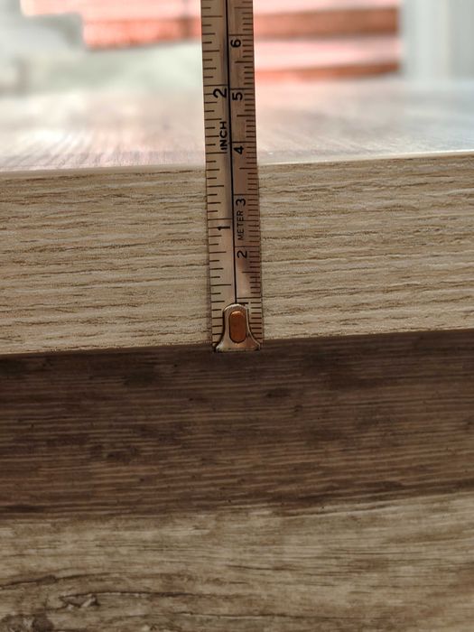 Продавам масивна холна маса