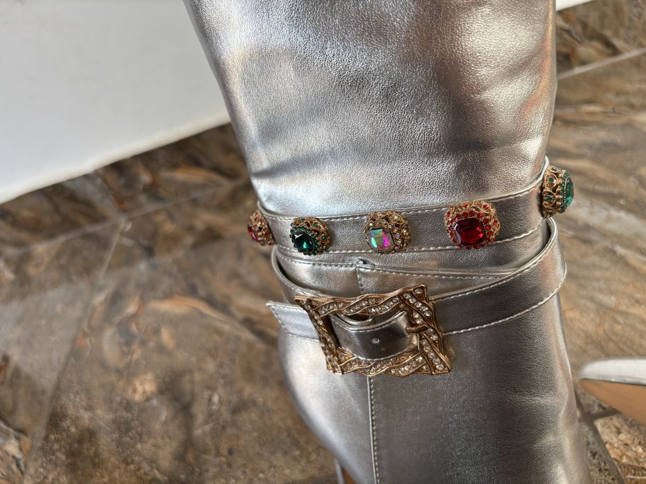 Botine argintii cu toc si decoratii 38