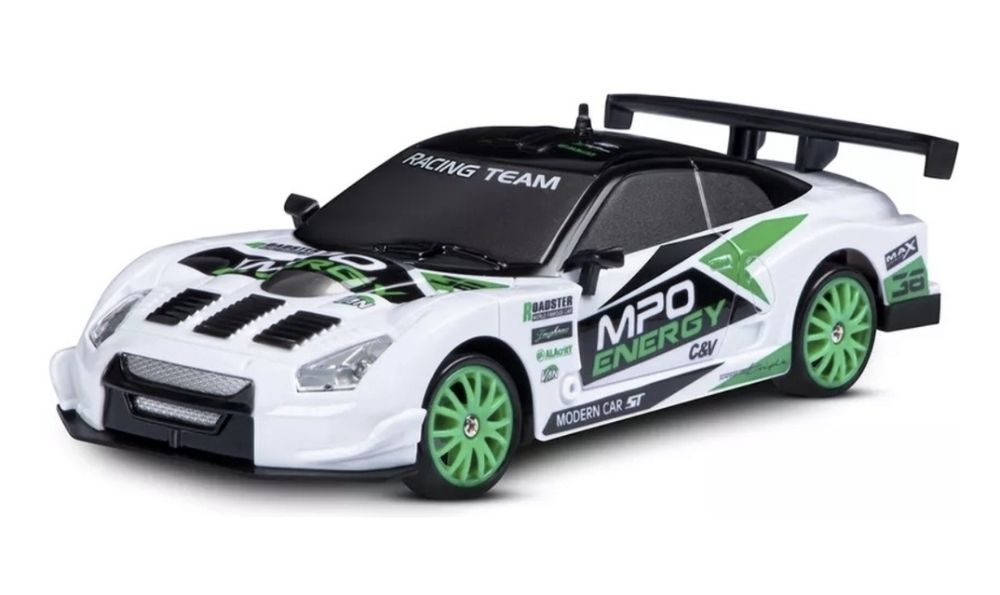 Игрушечная машинка на радиуправлении для дрифтп