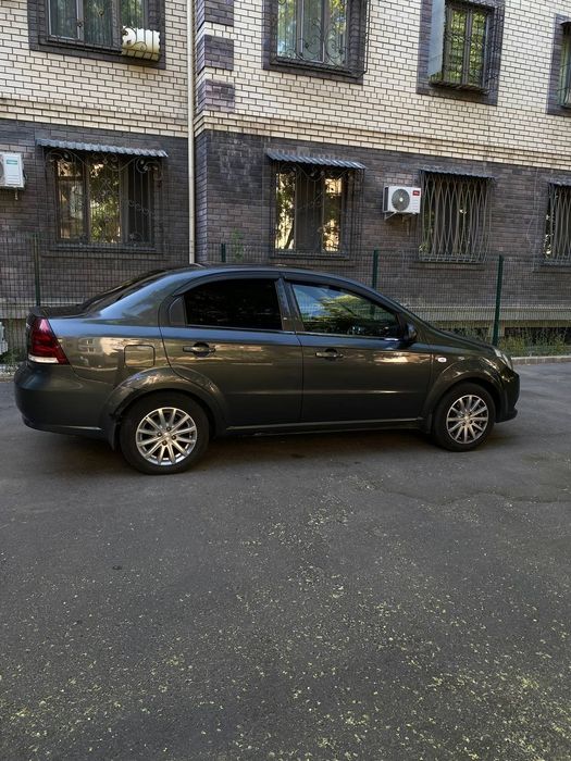 Автомобиль Шевроле  Нексия