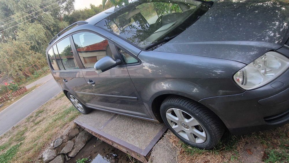 Vand urgent vw touran 2000 euro