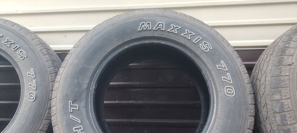 4 балонна maxxis 265 на 65 на 17