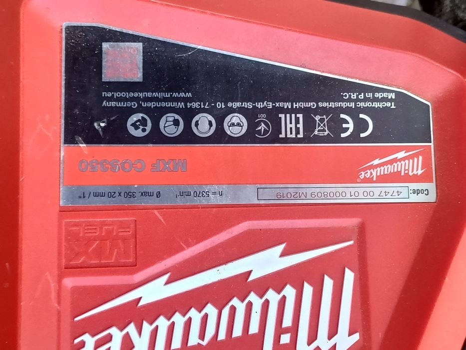 Drujba de tăiat asfalt, beton etc pe acuy MILWACKEE MXF COS 350 că nou