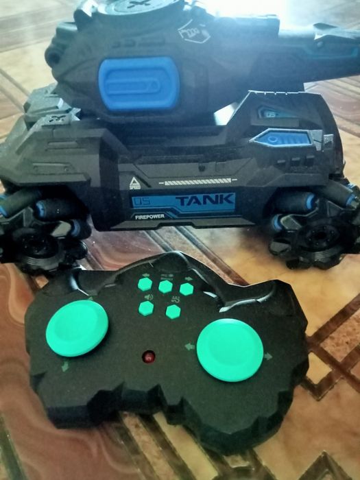 Продам танк игрушка интересная и новая.