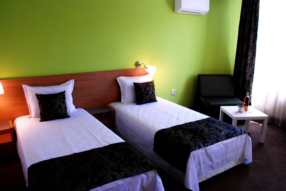 Продава се Хотел в Хисаря - 1000 кв.м за 485 €/кв.м - Снимка #16