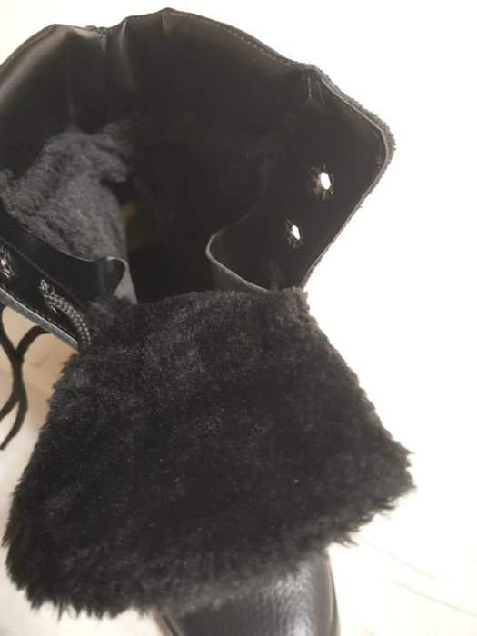 Янги этик 44 размер сотилади.