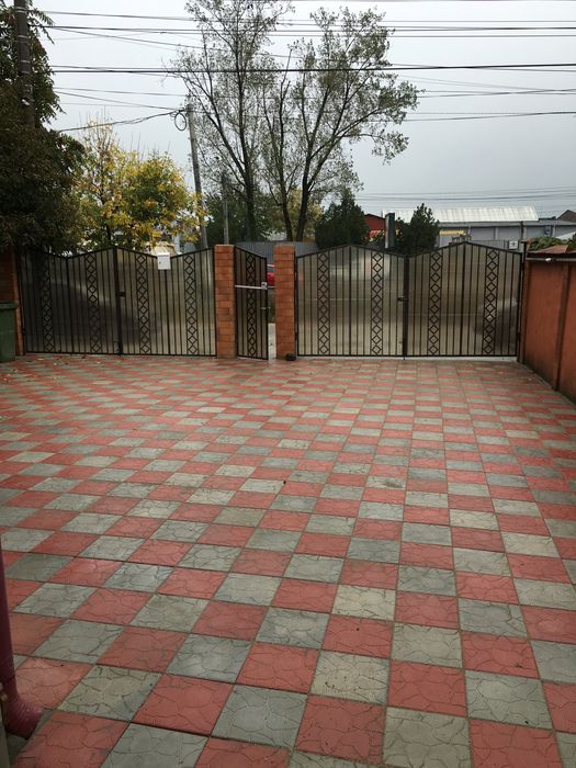 Vand vila cu 6 garsoniere