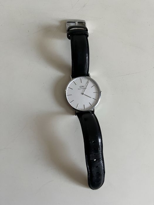 Часы DW кварцевые
