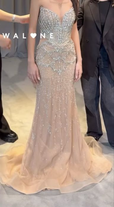 Официална бална рокля.