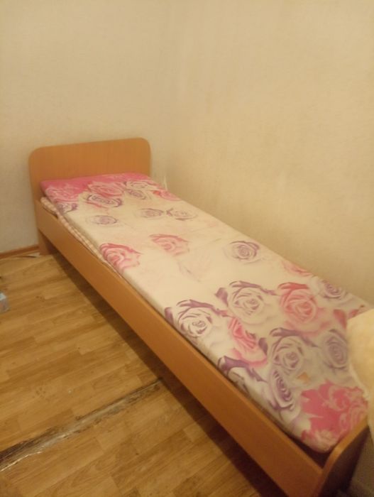 Продаю кровать с матрасом