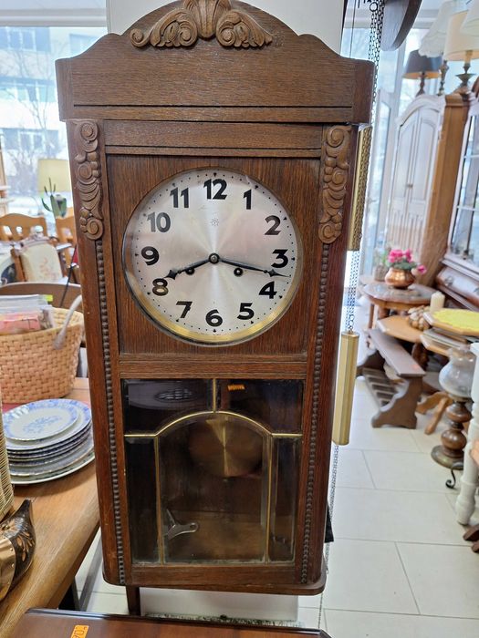 Стенен механичен часовник