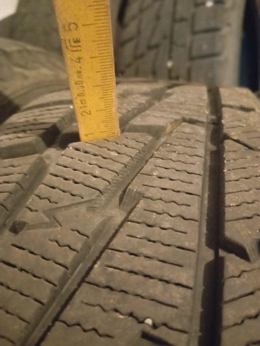 Гуми 16 R зимни..