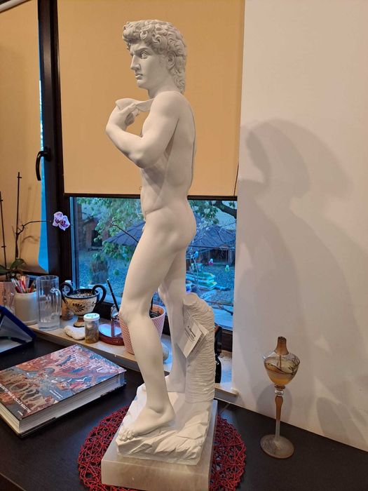 Statuie de colecție, reproducere David de Michelangelo semnat autor celebru, 91 cm 28 Kg marmura/alabastru