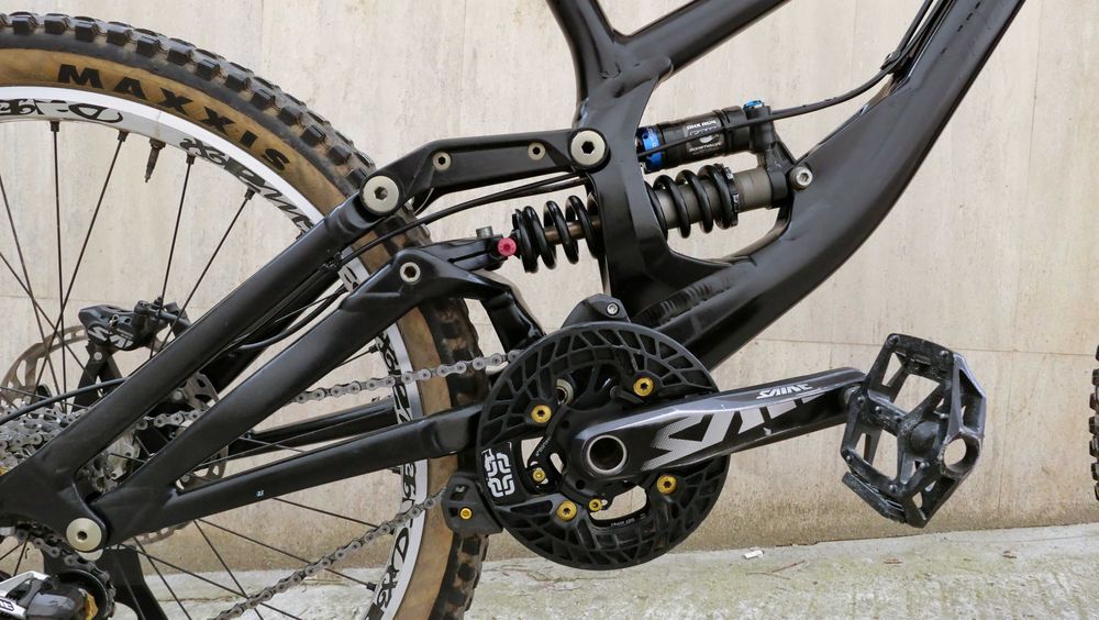 Specialized Demo 8 DH – FOX 40 RC2, Shimano Saint, Mavic Deemax