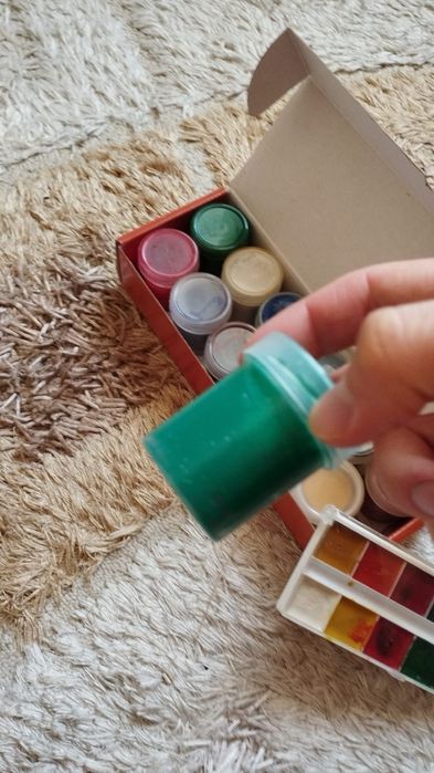 Продам краски акварель недорого