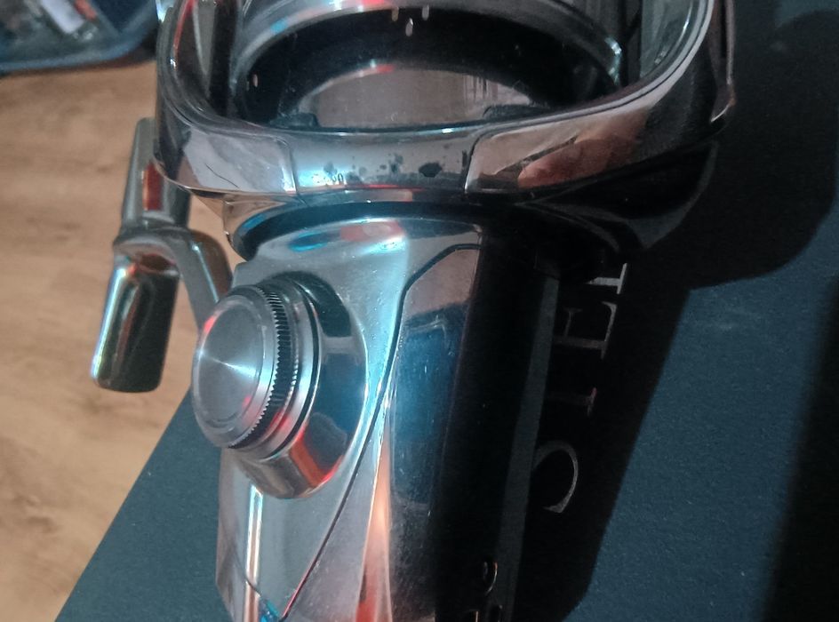 Vând mulineta Shimano STELA