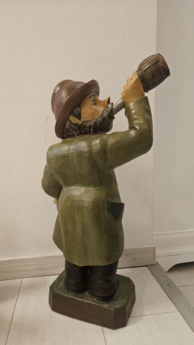 Statui pictate sculptate în lemn masiv