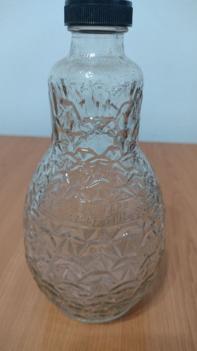 ' Sticle , pahare , carafa , țoiuri, untieră , plosca bota