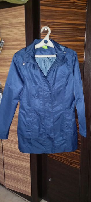 Куртка-ветровка.