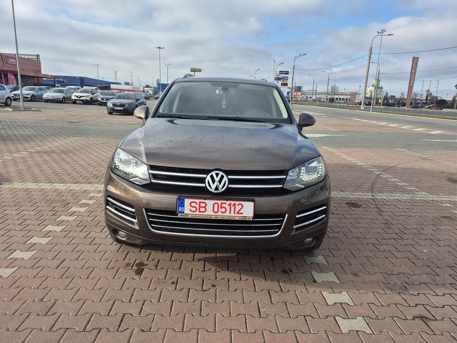 Vw Touareg 239cp casa 2011 Cash sau Rate