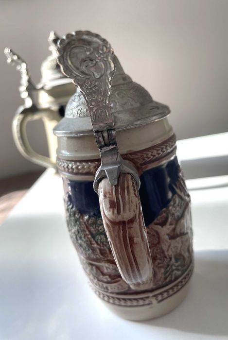 ceramica groasa, capac de zinc, 350 ml  capacitate, cana bere