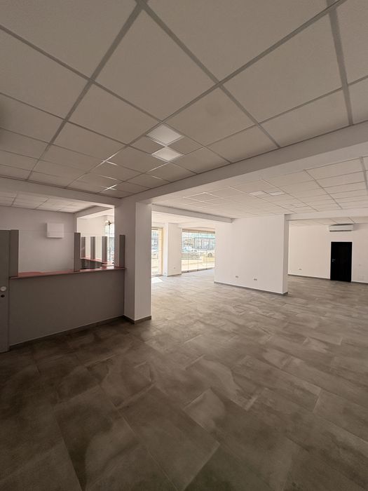 Inchiriez spatiul comercial de 130 de metrii+30 de metrii terasa in față. Acesta e situat langa White Tower, strada Lotus numarul 5, lotul 1 Constanta