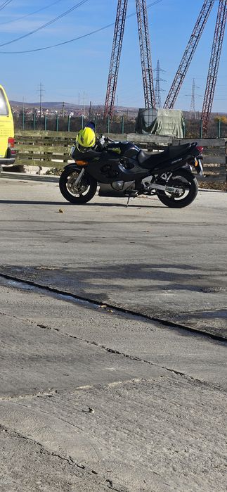 Vând suzuki gsxf 750