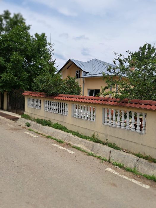 Casă spațioasă de vânzare Dobra, Targoviste – ideală pentru familie