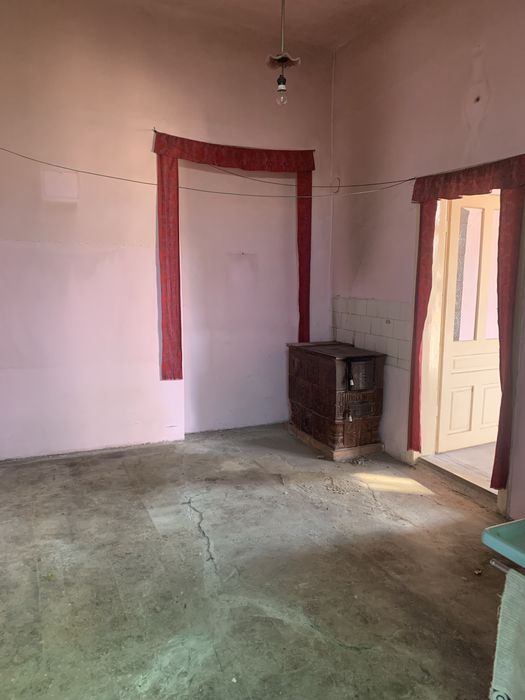 Apartament la casa pe deal,singur in curte.