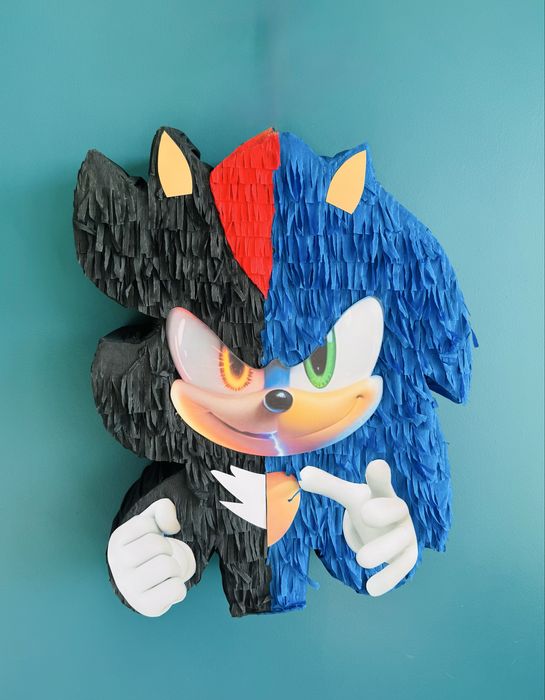 Соник и Шадоу пинята