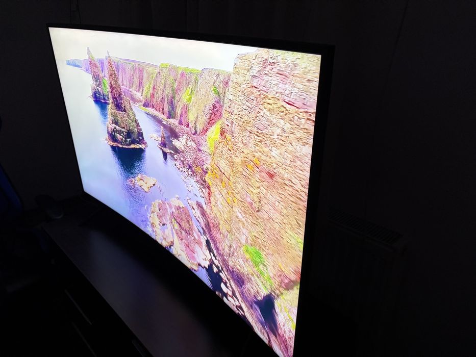 Smart TV Curbat Samsung 55" (138 cm) 4K – Model UE55TU8372 (Mici defecte vizuale)