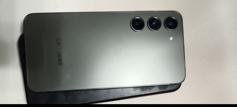 Самсунг С23 Срочна продам