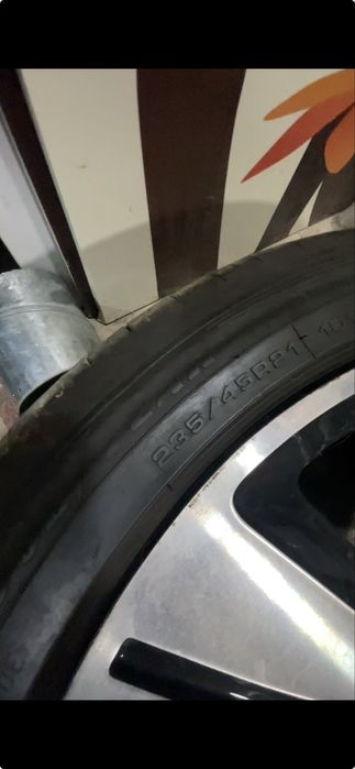 Диск с резиной. 235/45/21