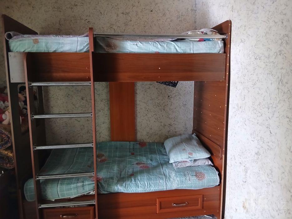 2 etajli karavot 1 ta matrasi bor