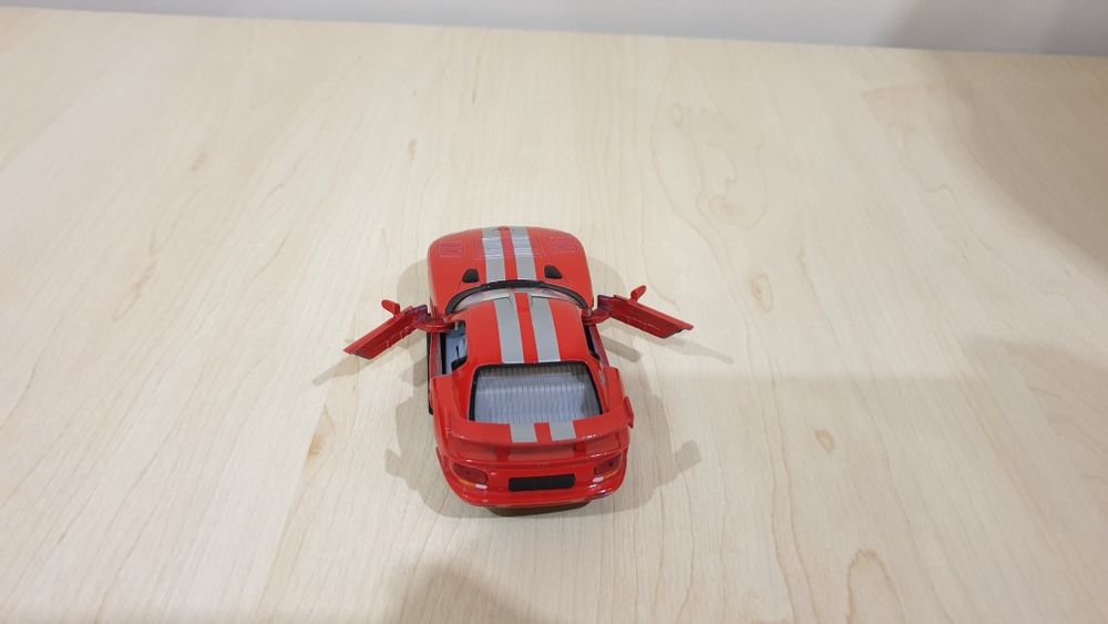 Продам железную машинку Kinsmart